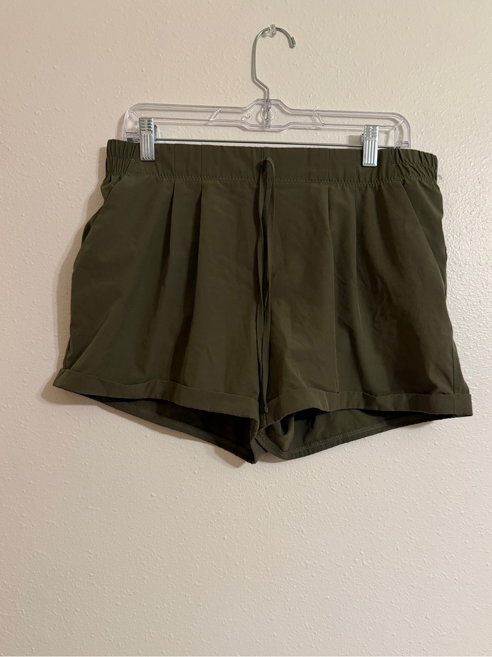ZYIA  olive Green woman’s shorts large
